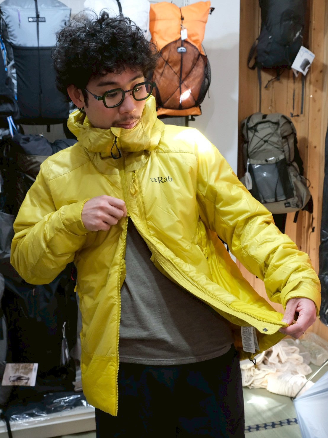 Generator Alpine Jacket（最もあたたかいインシュレーション）【Rab】