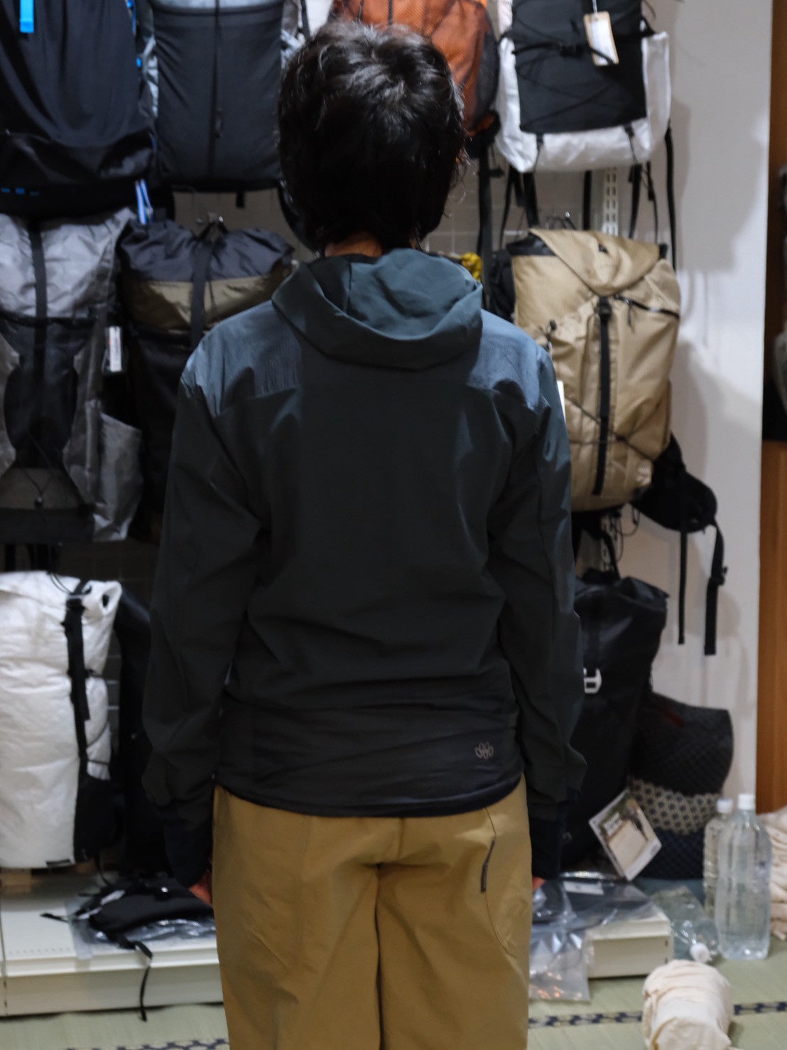 HPPE Wind Hoody（ウォッチウインドウ付き/手首に小銭や鍵が入る