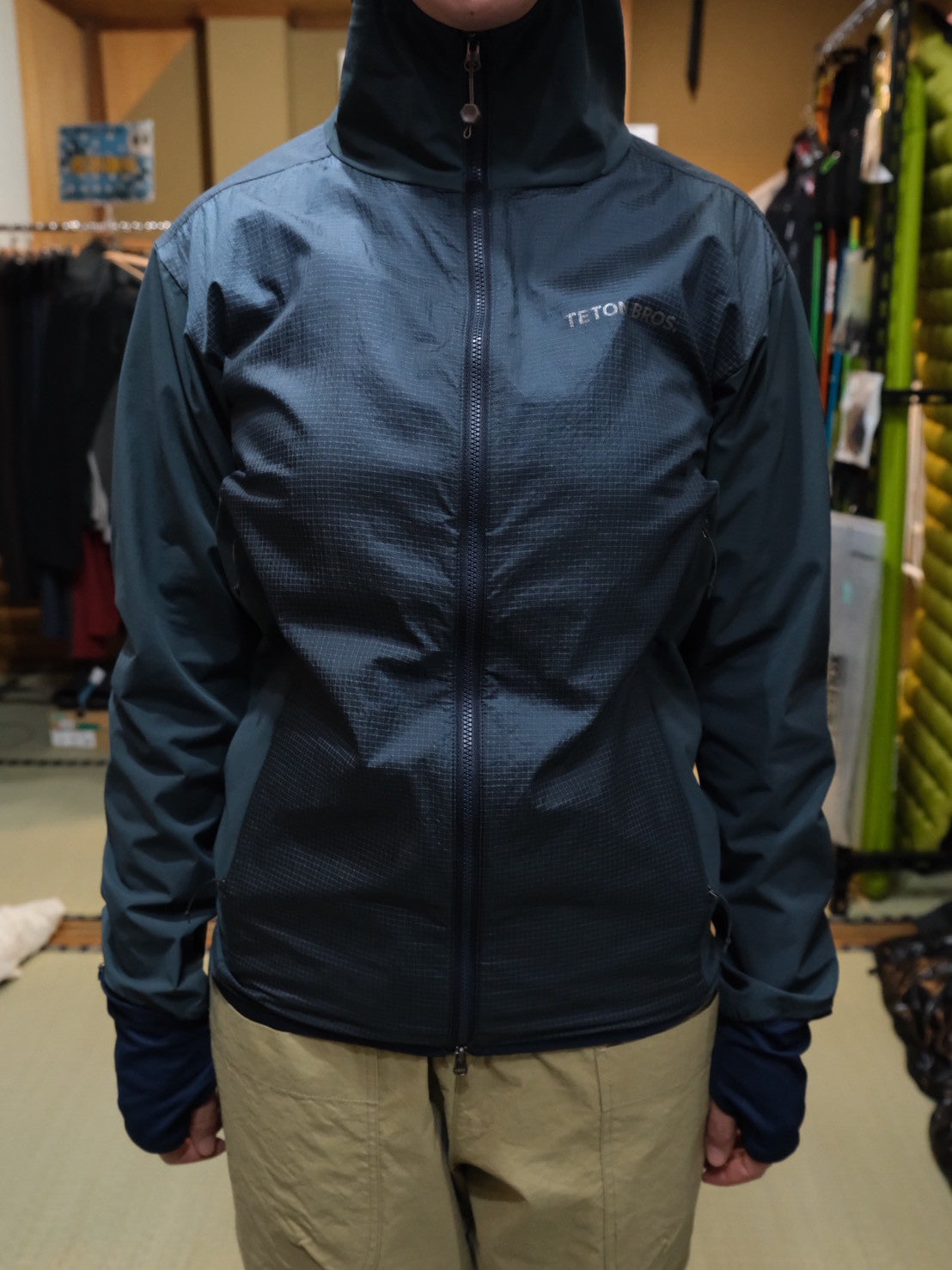 HPPE Wind Hoody（ウォッチウインドウ付き/手首に小銭や鍵が入る