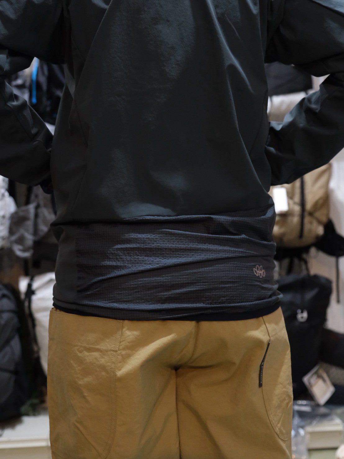 HPPE Wind Hoody（ウォッチウインドウ付き/手首に小銭や鍵が入るポケット）【Teton Bros.】
