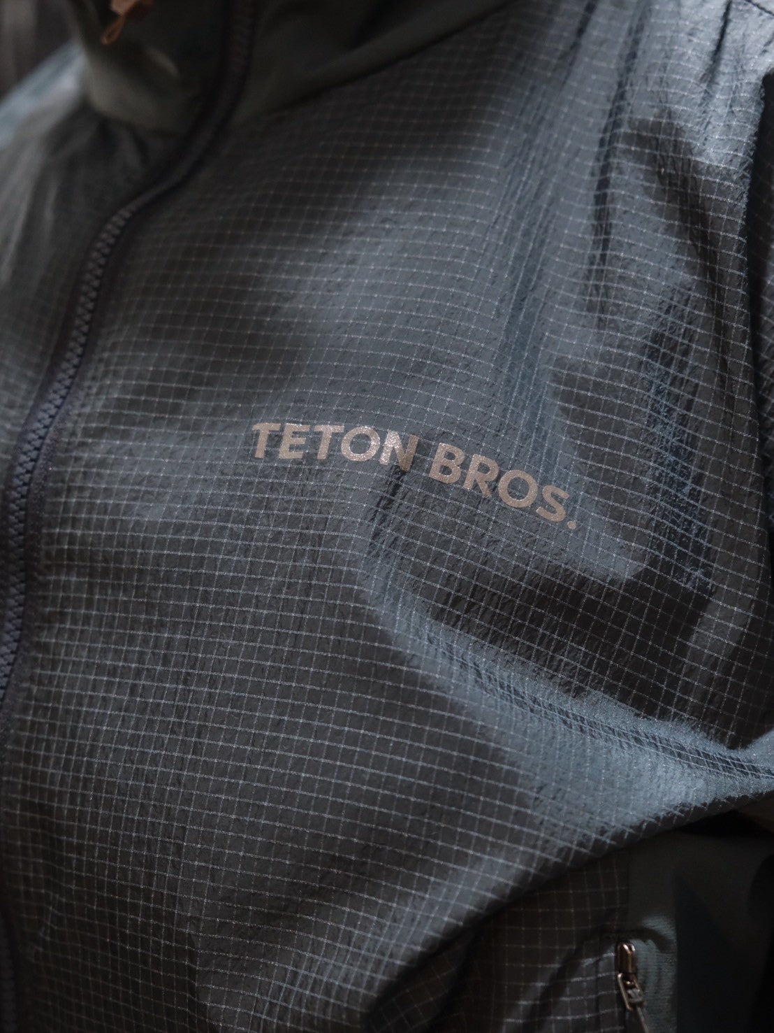 HPPE Wind Hoody（ウォッチウインドウ付き/手首に小銭や鍵が入るポケット）【Teton Bros.】