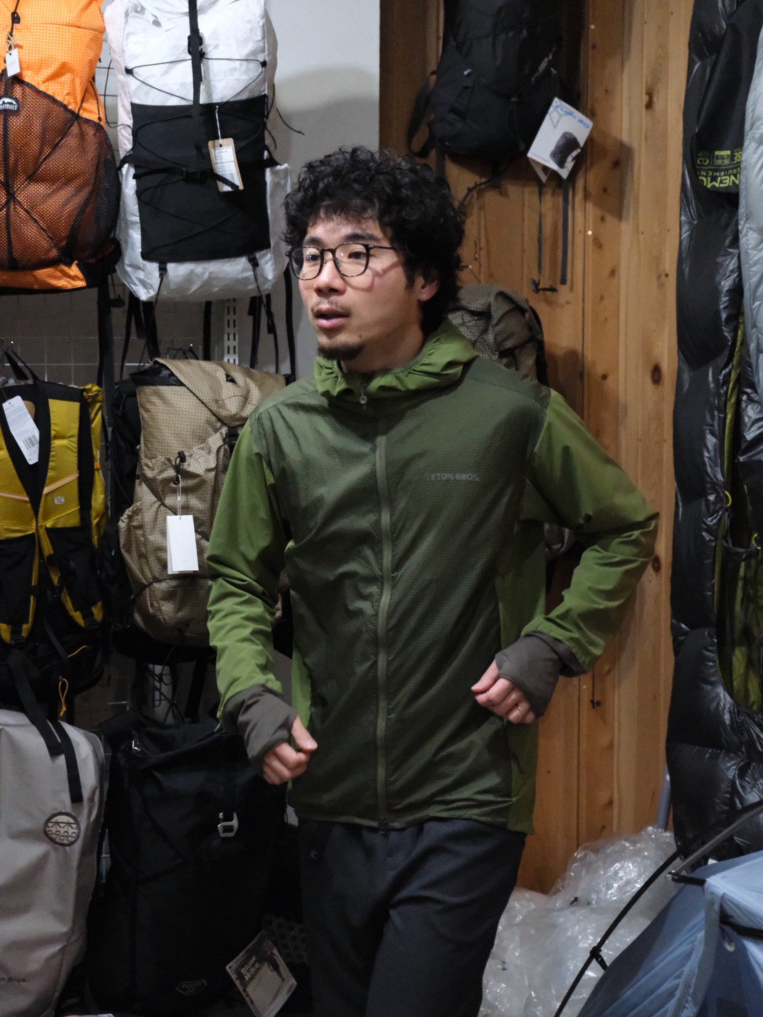 Teton Bros. アウター(メンズ) HPPE WIND HOODY  M  ARMY GREEN HPPE Wind Hoody（ウォッチウインドウ付き/手首に小銭や鍵が入る