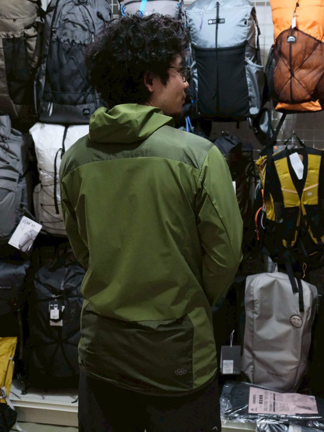 HPPE Wind Hoody（ウォッチウインドウ付き/手首に小銭や鍵が入る