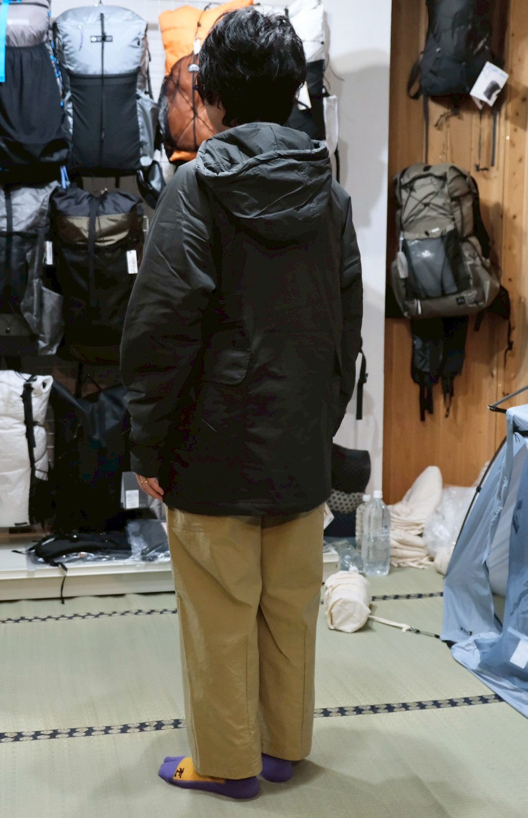 中綿入りのコート（ダウンのような軽さと暖かさ）【AXESQUIN ELEMENTS】