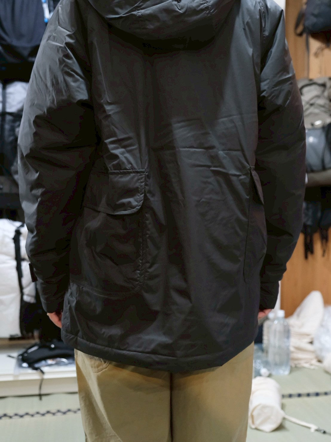 中綿入りのコート（ダウンのような軽さと暖かさ）【AXESQUIN ELEMENTS】