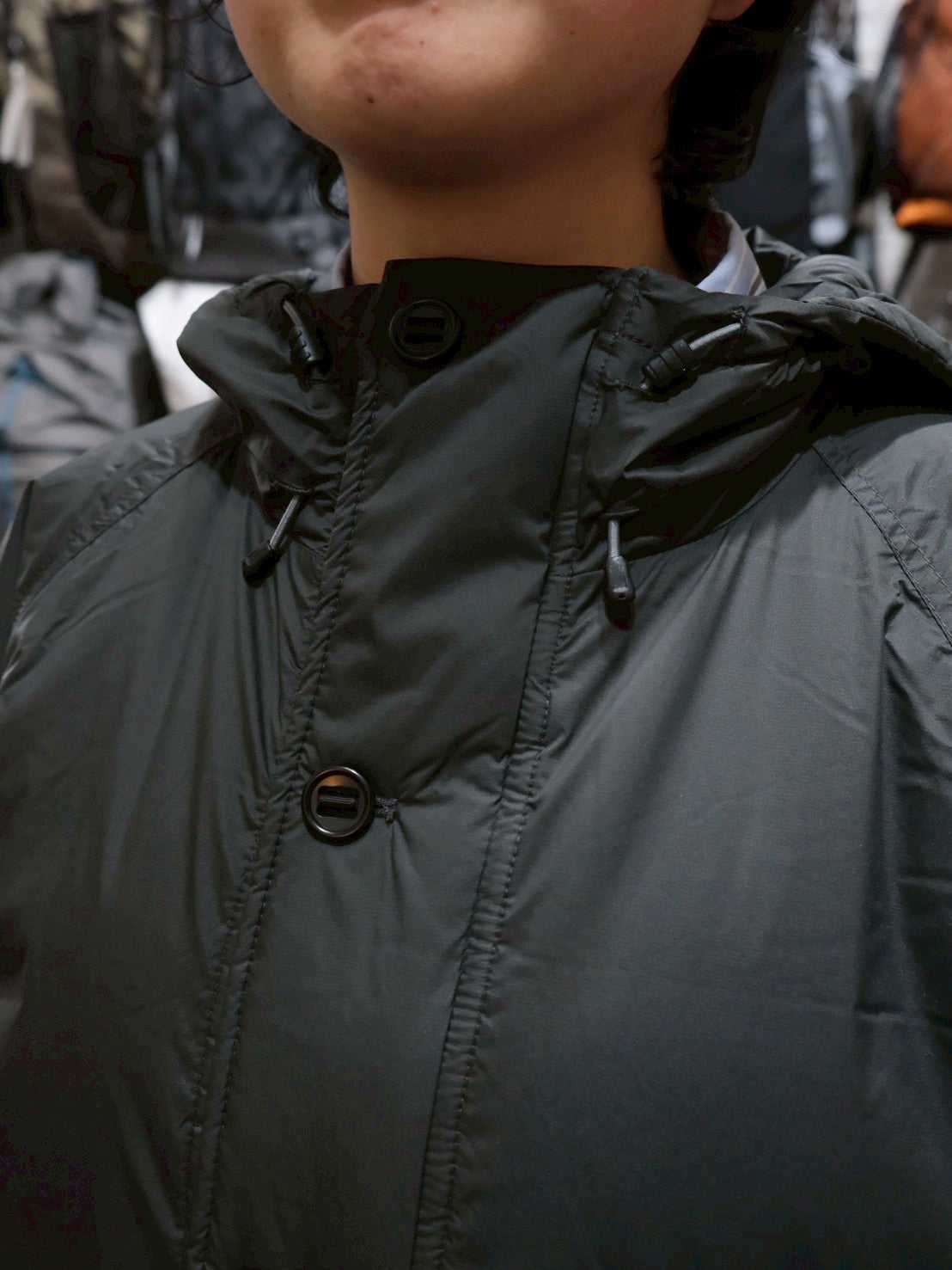 中綿入りのコート（ダウンのような軽さと暖かさ）【AXESQUIN ELEMENTS】