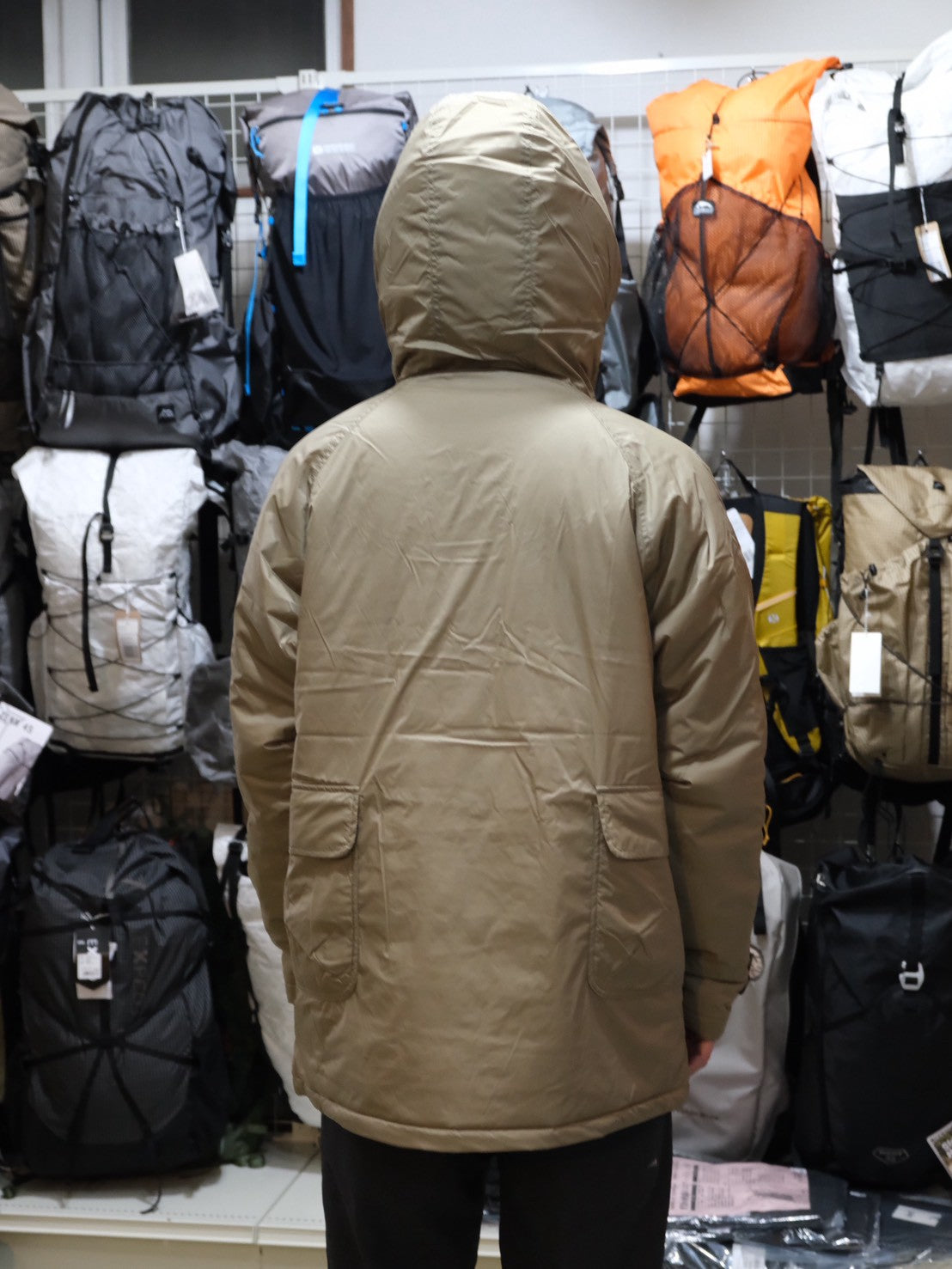 中綿入りのコート（ダウンのような軽さと暖かさ）【AXESQUIN ELEMENTS】