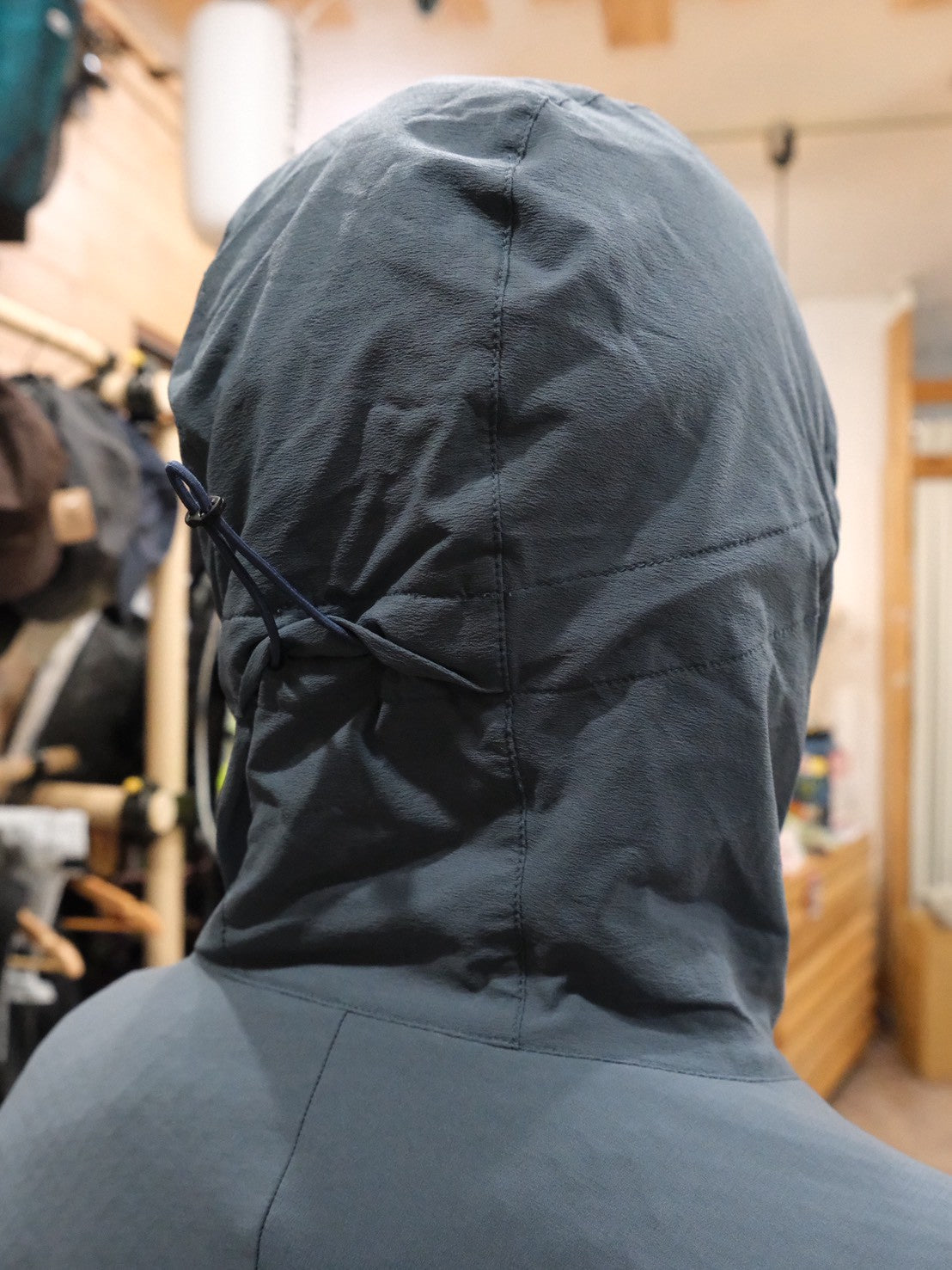 WS Breath Runner 2025（女性用／内側オクタの防風シェル）【Teton