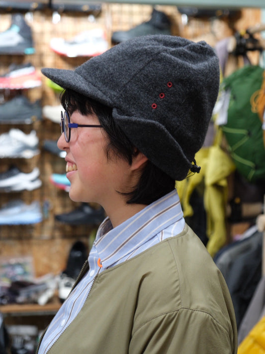 ウールトンガリキャップ（耳当て付きのウール帽）【AXESQUIN】