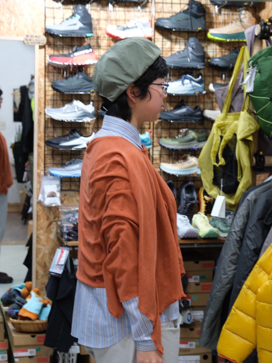 ズキン・デ・ポンチョ（マルチウォームな速乾メリノウール）【AXESQUIN 凌】