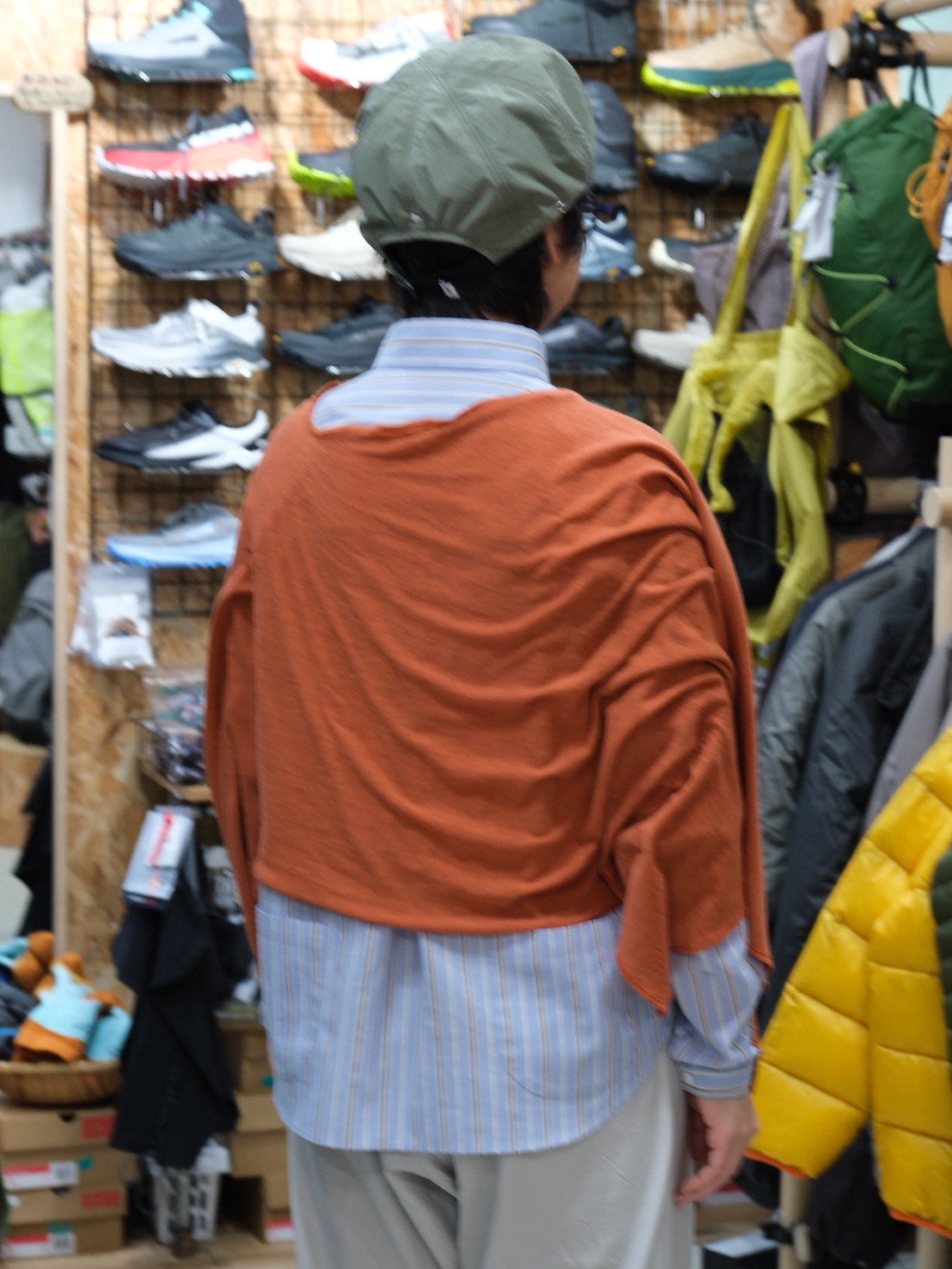 ズキン・デ・ポンチョ（マルチウォームな速乾メリノウール）【AXESQUIN 凌】