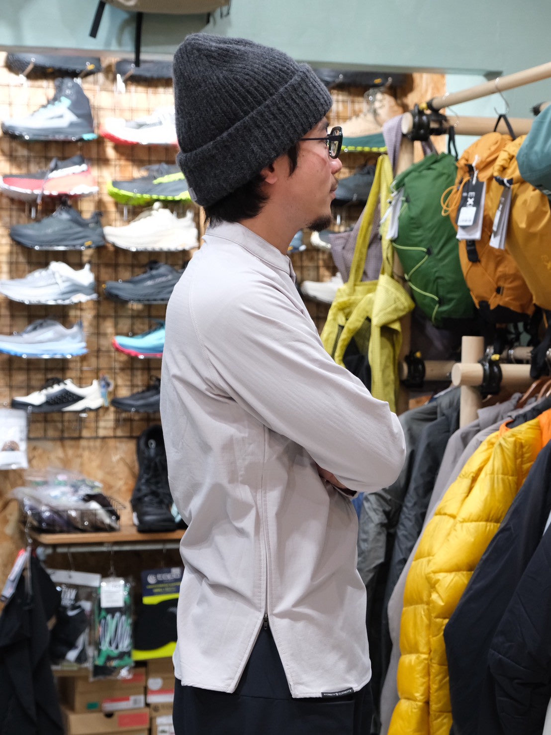 ソフトシェルフリースのプルオーバーシャツ【裏地ウールな暑すぎない保温シャツ】【AXESQUIN ELEMENTS】