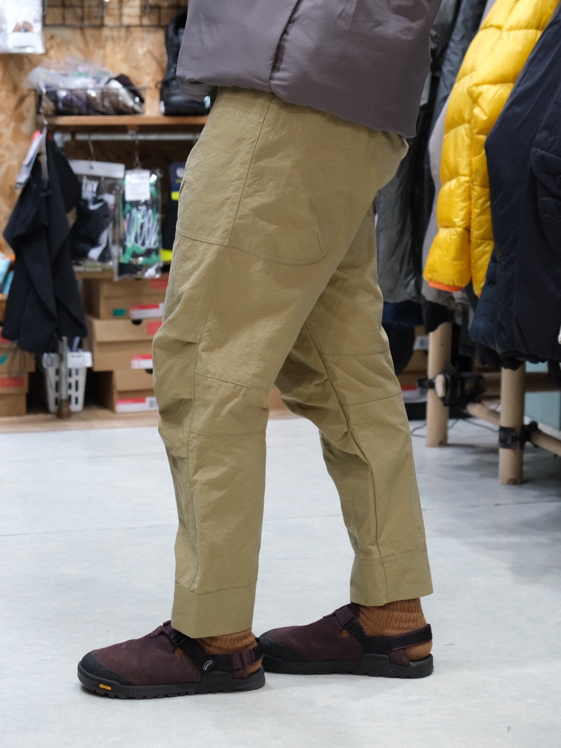 ヴィンテージナイロンのパンツ〈2025AW〉（コットンライクなナイロンパンツ）【AXESQUIN ELEMENTS】