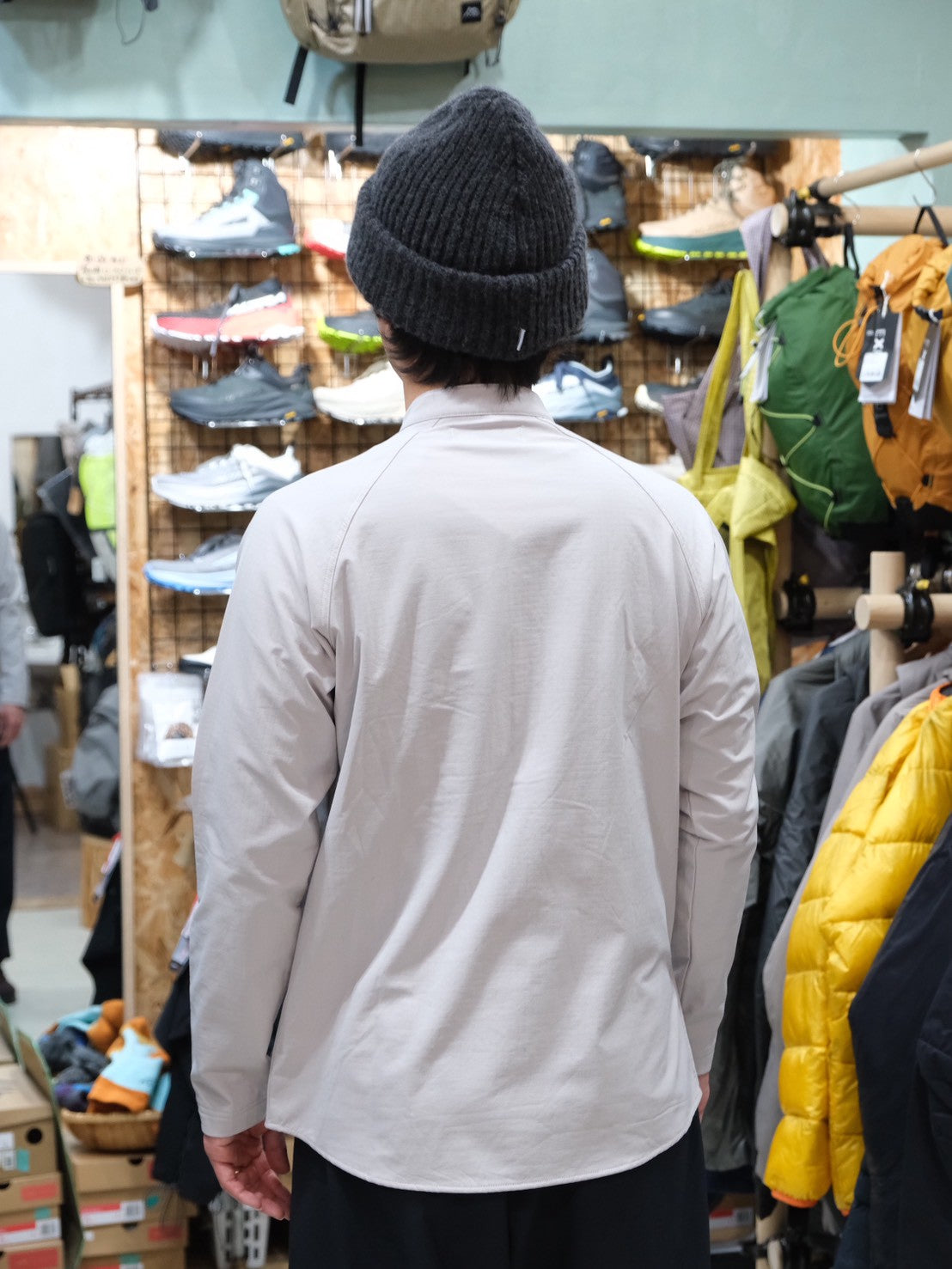 ソフトシェルフリースのプルオーバーシャツ【裏地ウールな暑すぎない保温シャツ】【AXESQUIN ELEMENTS】