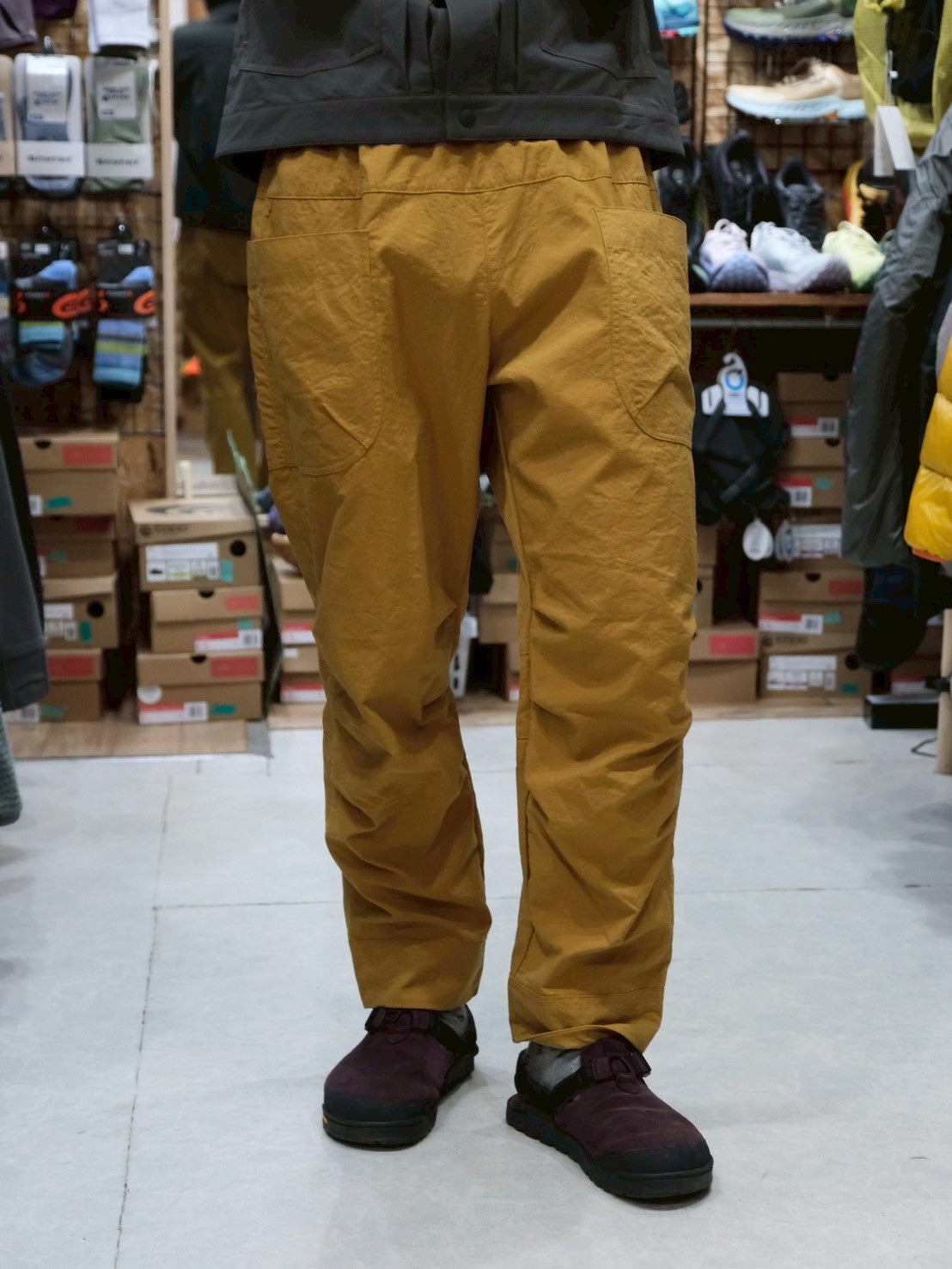 ヴィンテージナイロンのパンツ〈2025AW〉（コットンライクなナイロンパンツ）【AXESQUIN ELEMENTS】