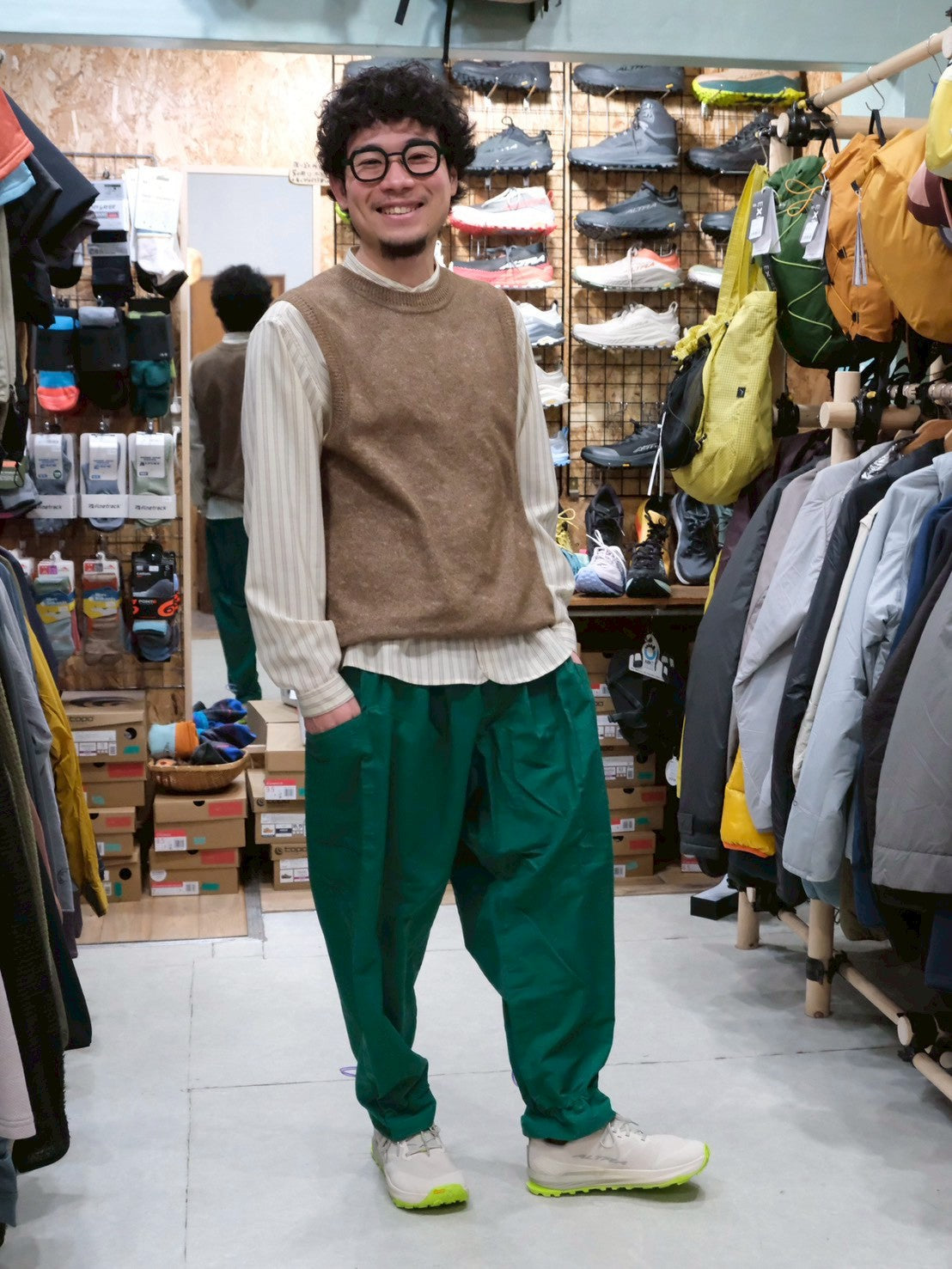 オテンバパンツ2026（ワイドで裾が絞れる中厚手のパンツ）【SANKAKU STAND × AXESQUIN】