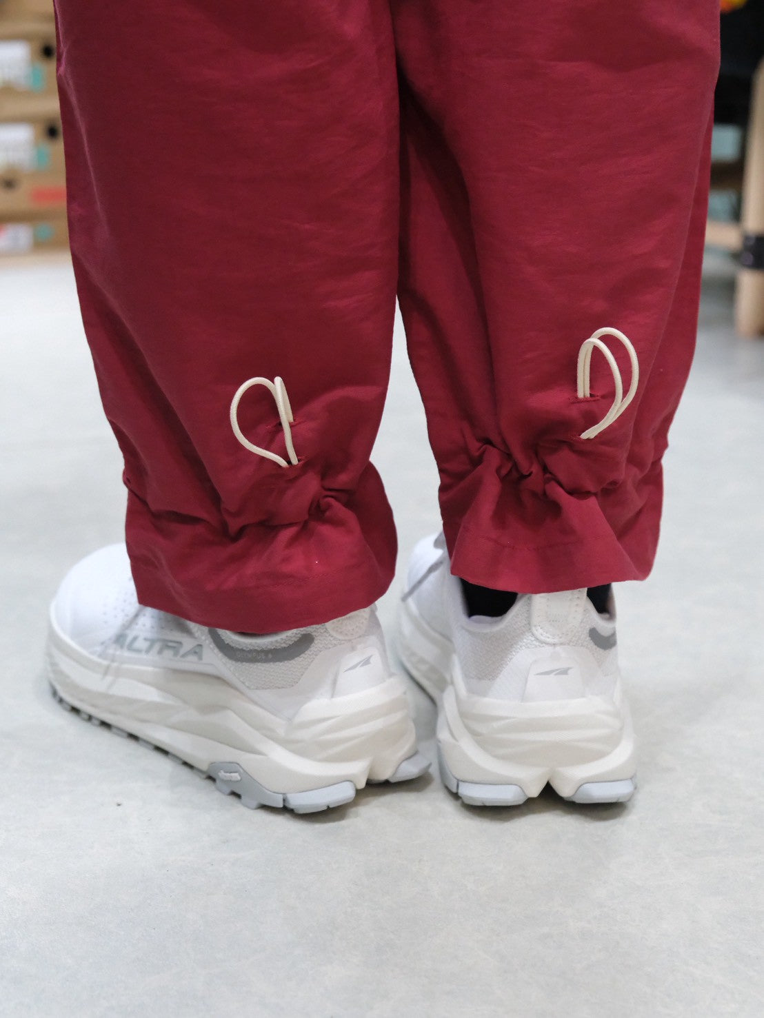 オテンバパンツ2026（ワイドで裾が絞れる中厚手のパンツ）【SANKAKU STAND × AXESQUIN】