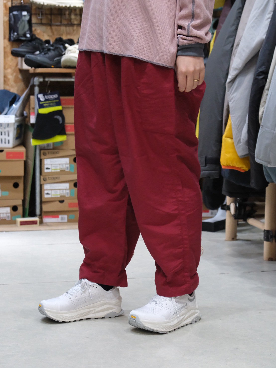 オテンバパンツ2026（ワイドで裾が絞れる中厚手のパンツ）【SANKAKU STAND × AXESQUIN】