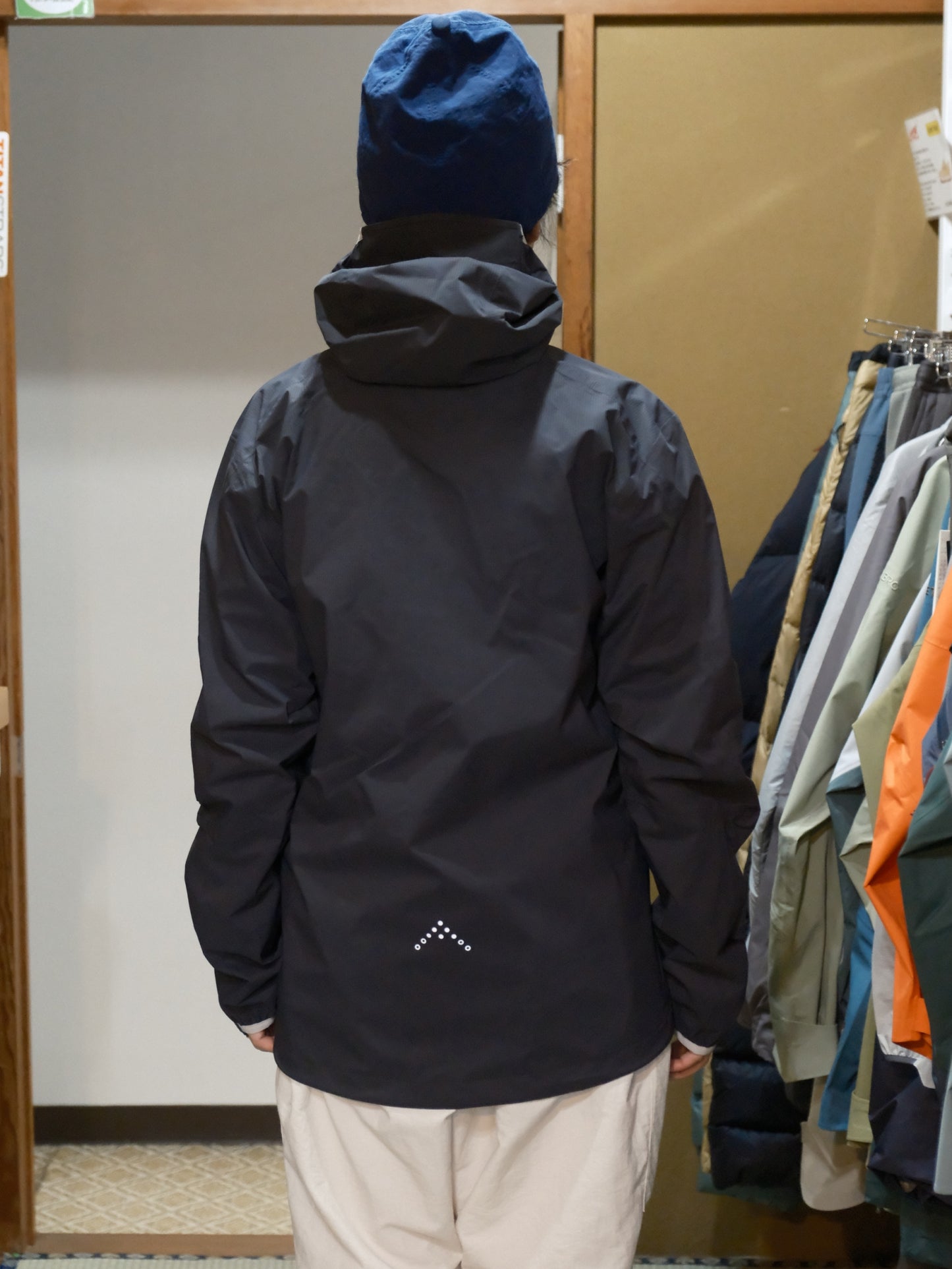 Downpour Trail Light Jacket（高耐久・高コスパの雨具）【Rab】