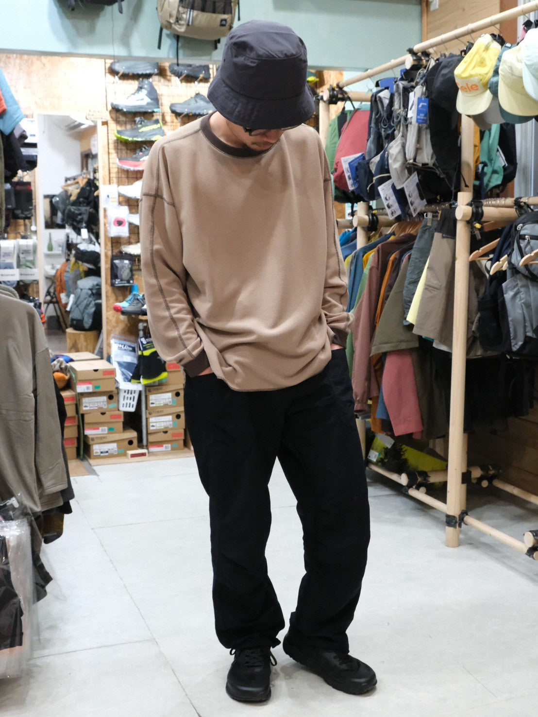 タッサーナイロンのルーズパンツ【AXESQUIN ELEMENTS】