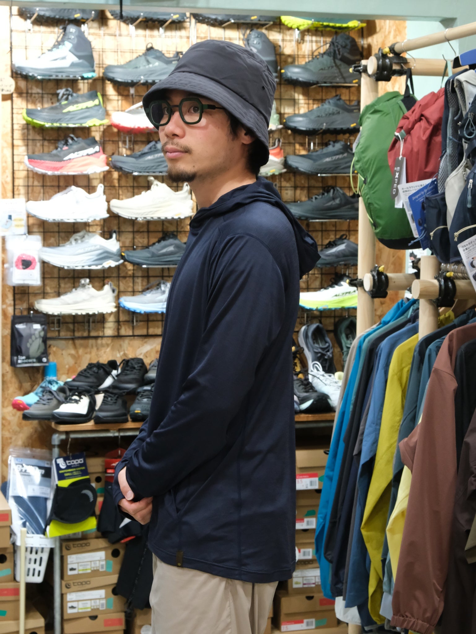 Axio Lite Hoody Mens（ウールとポリエステルで防臭・速乾/極薄手で
