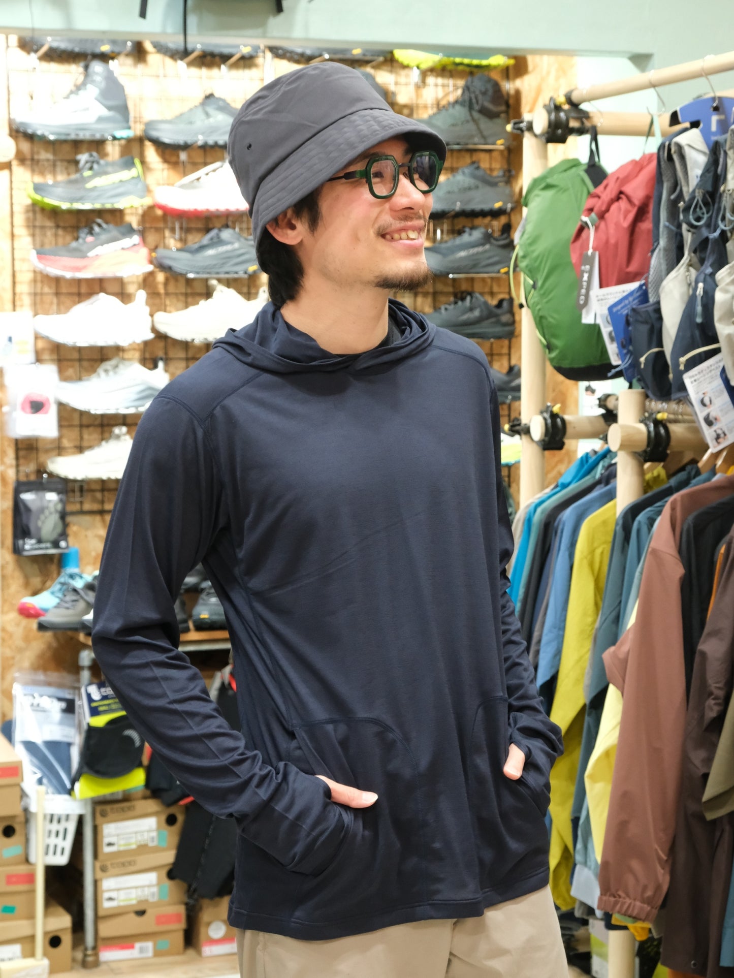Axio Lite Hoody Mens（ウールとポリエステルで防臭・速乾/極薄手で暑くない）【Teton Bros.】