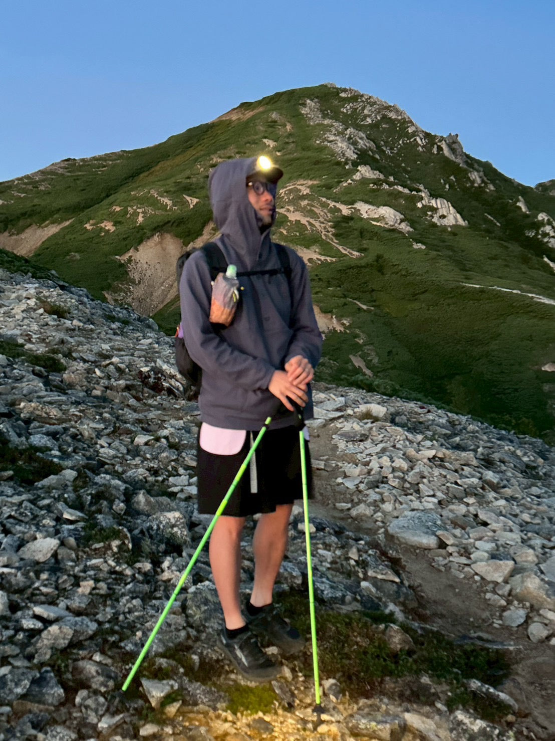 DOUBLECELL PARKA（季節の変わり目の行動着にちょうどいい／フード付きプルオーバー）【STATIC】