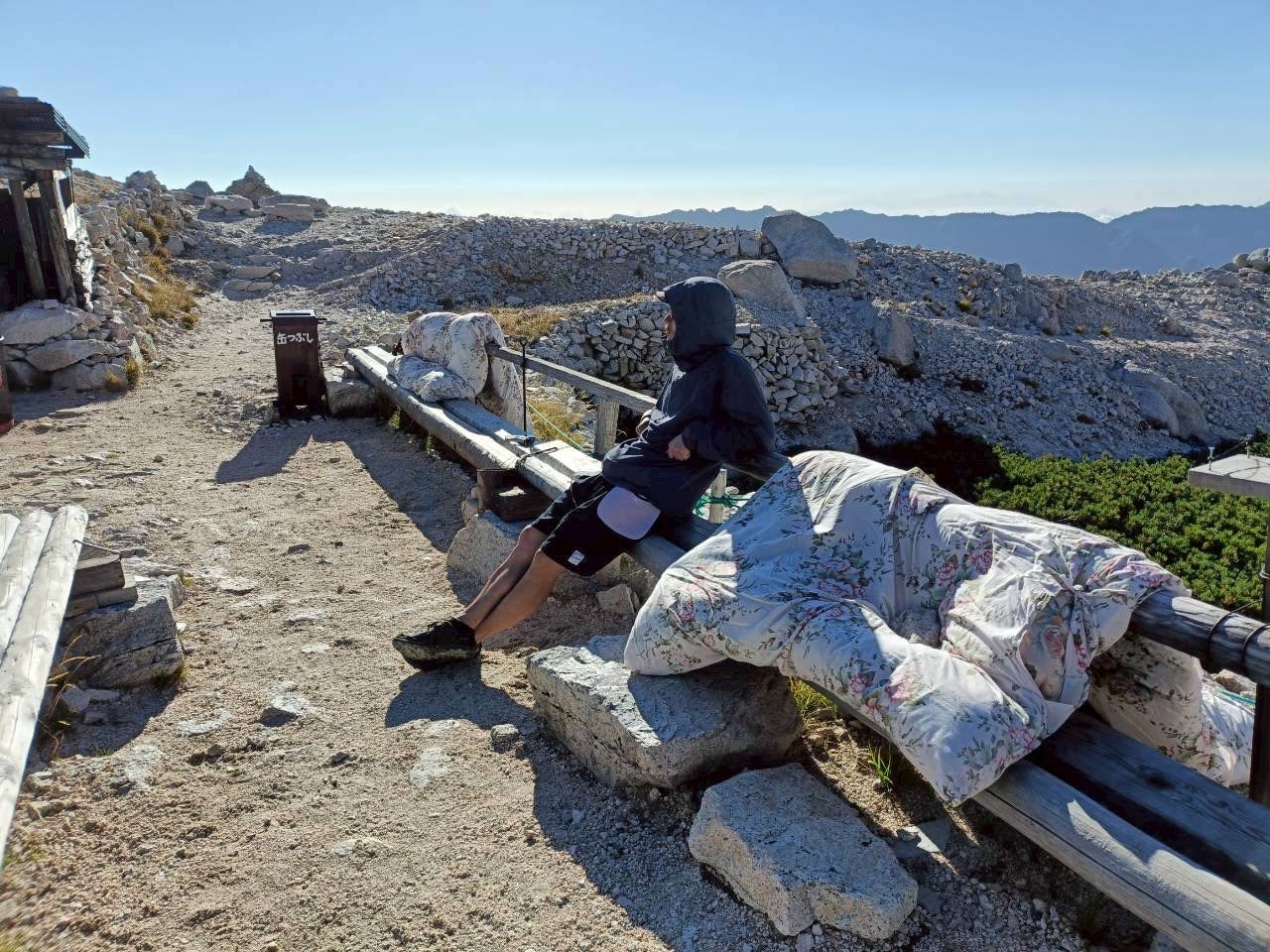 DOUBLECELL PARKA（季節の変わり目の行動着にちょうどいい／フード付きプルオーバー）【STATIC】