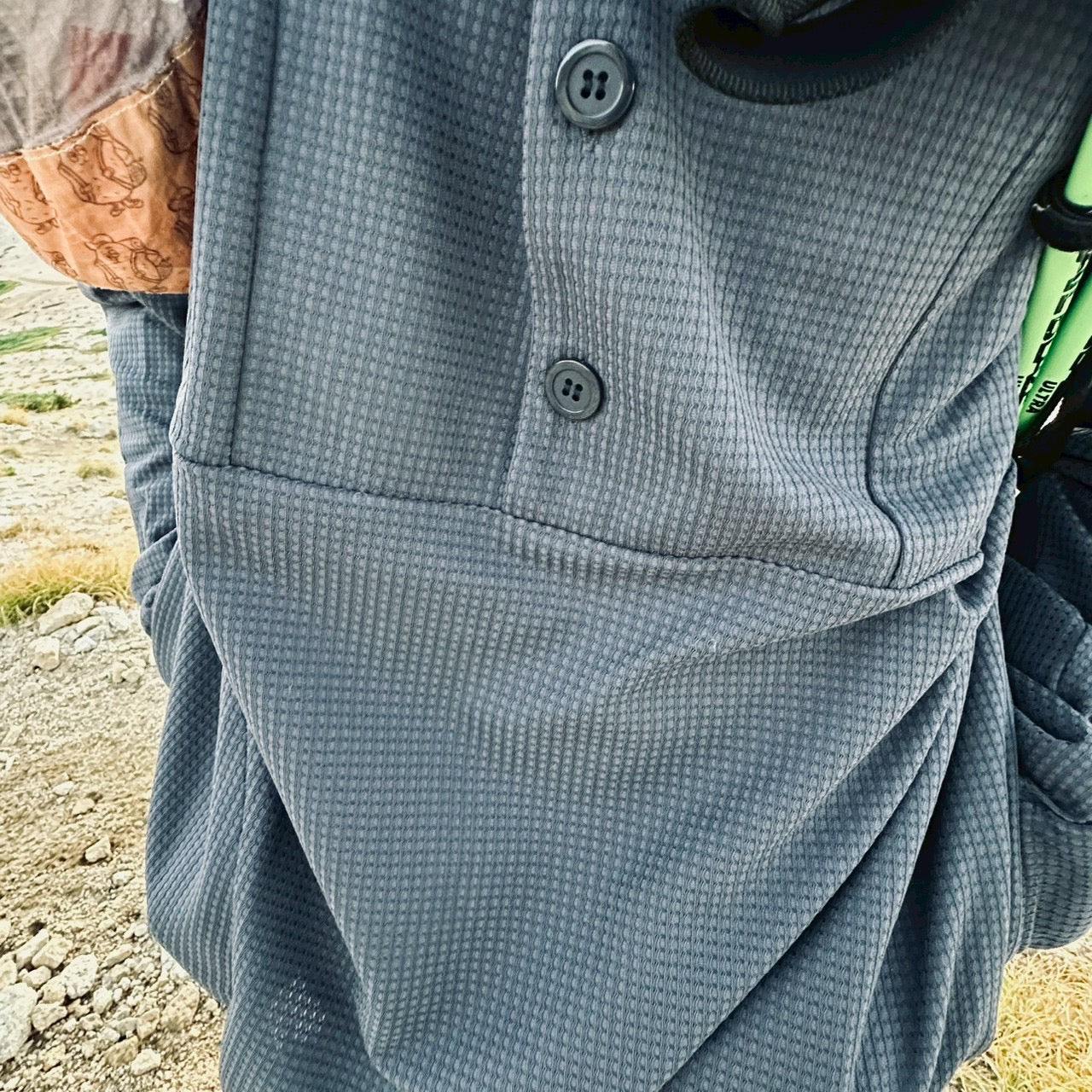 DOUBLECELL PARKA（季節の変わり目の行動着にちょうどいい／フード付きプルオーバー）【STATIC】