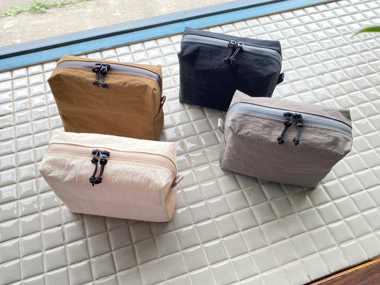 midi pouch（KONBUで作られた軽量・自立ポーチ）【Shelt】