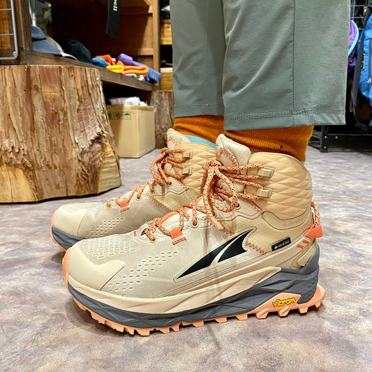OLYMPUS 5 HIKE MID GTX W'S （完全防水でゼロドロップのミドルカットシューズ）【ALTRA】