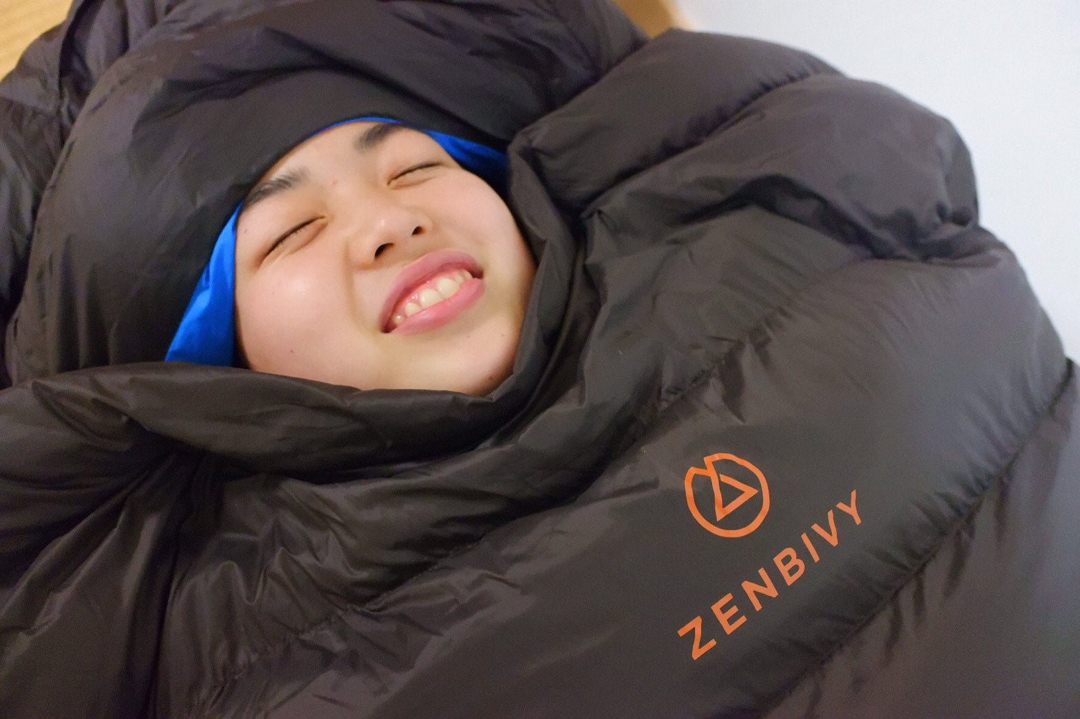 ZENBIVY – SANKAKU STAND