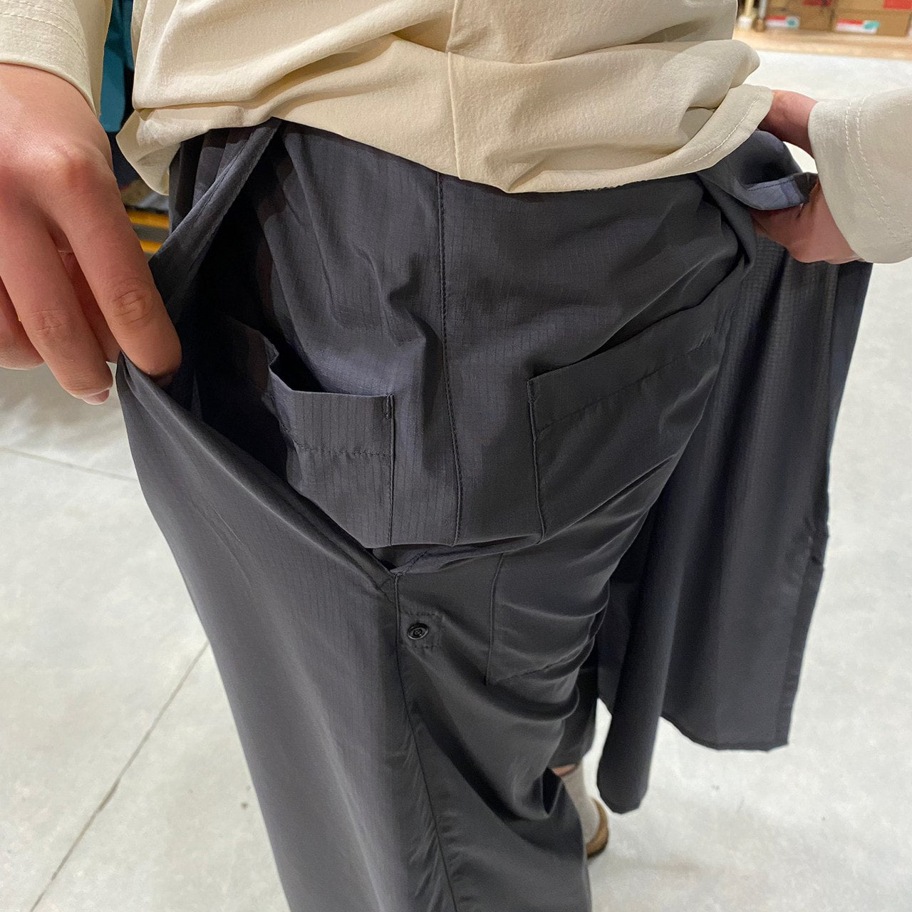 フタエズボン（スカート型とパンツ型に変化する超涼しいトレッキングパンツ）【AXESQUIN 凌】